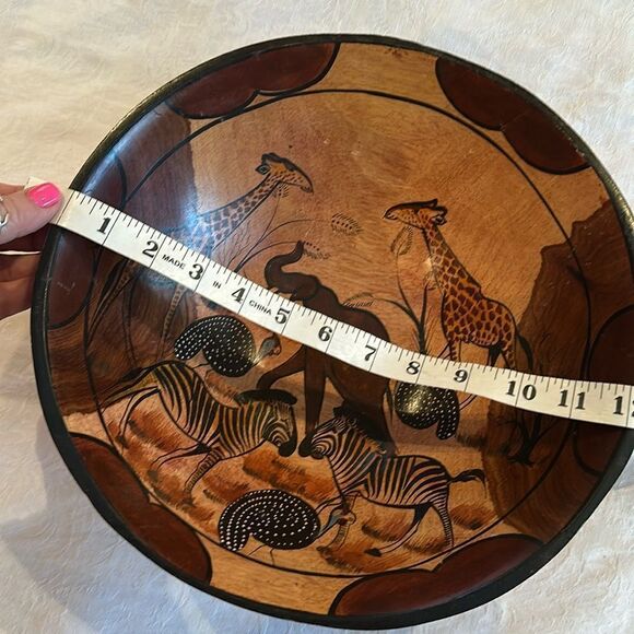 Vintage Hand Crafted Wooden Bowl African Folk Art Brown Giraffe Zebra Elephant - Picture 7 of 8
